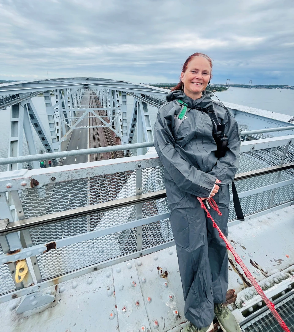 Lene Hjelm på broen 2. august 2026 (foto: Bridgewalking)