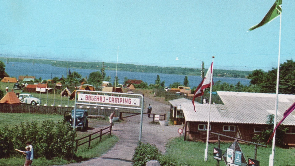 Postkort med kig ud over det tidligere Bøgehøj Camping